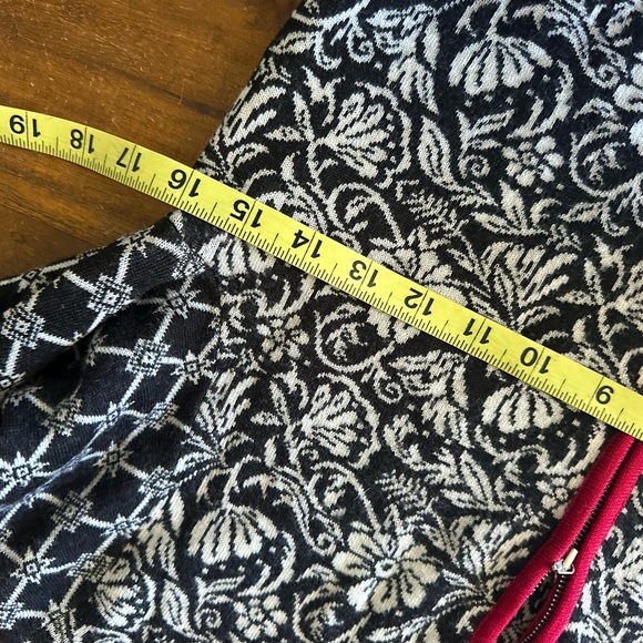 Krimson Klover Black & White Floral Zip-Front Women's Sweater with Red Trim M - Picture 4 of 8